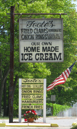 Foote's Fried Clams sign on highway A1 in Salisbury